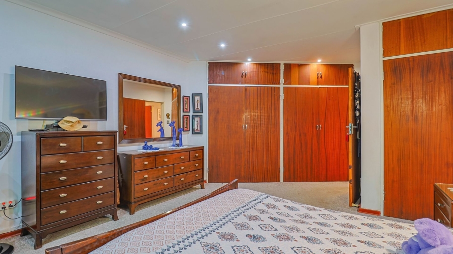 4 Bedroom Property for Sale in Protea Park North West